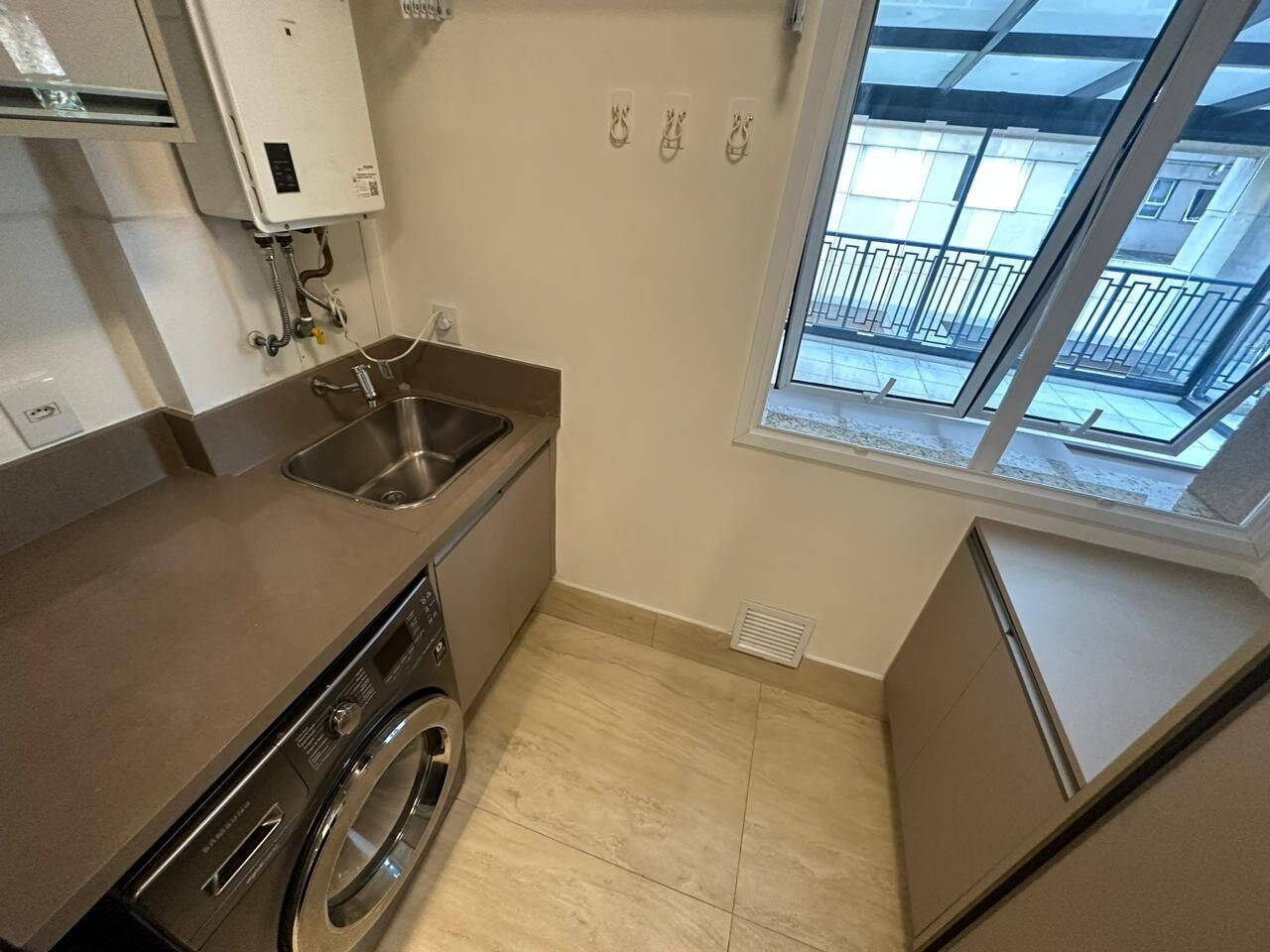 Apartamento para alugar com 2 quartos, 122m² - Foto 13