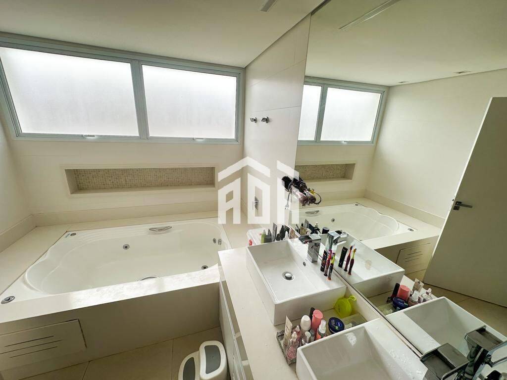 Casa à venda com 4 quartos, 450m² - Foto 10