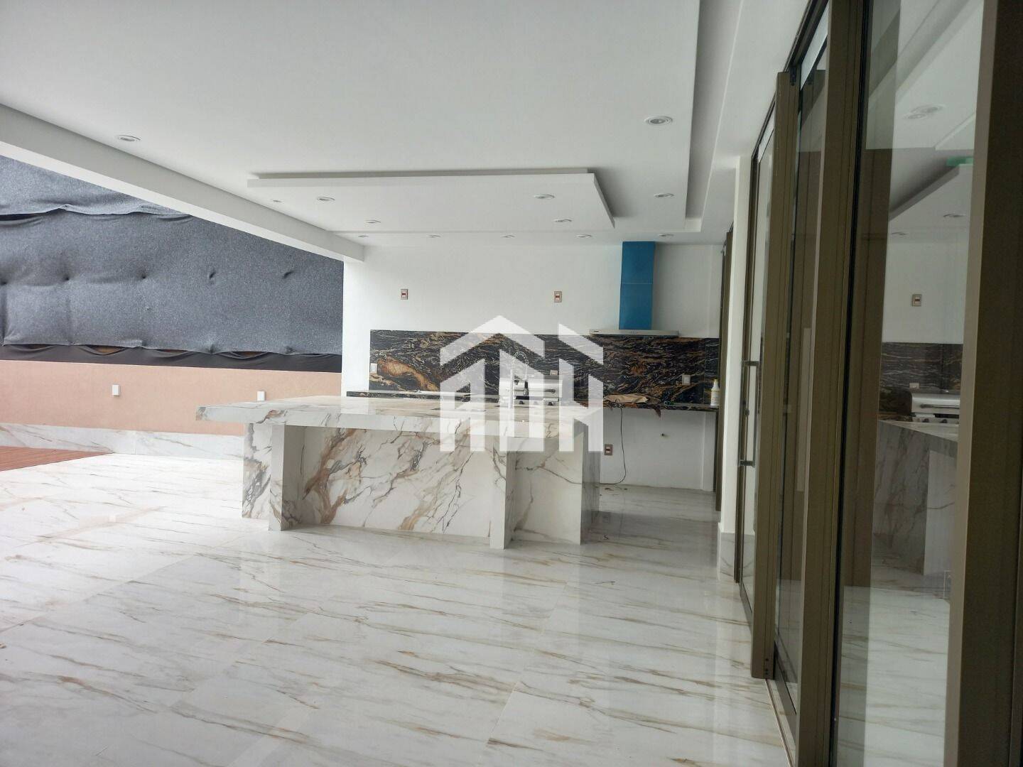 Casa à venda com 4 quartos, 400m² - Foto 2