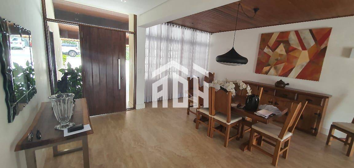 Casa à venda com 3 quartos, 300m² - Foto 2