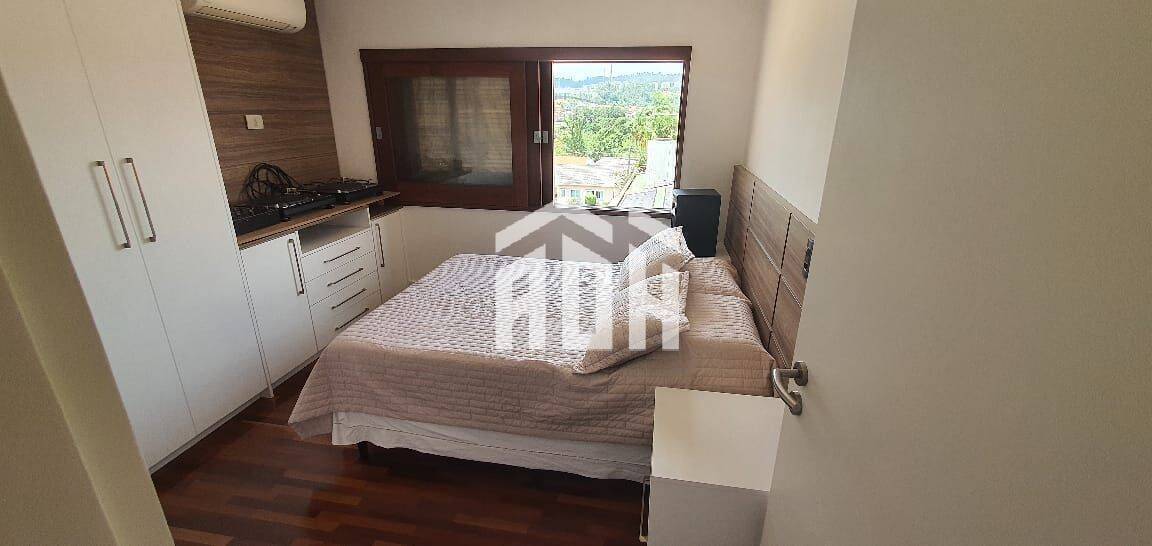 Casa à venda com 3 quartos, 300m² - Foto 3