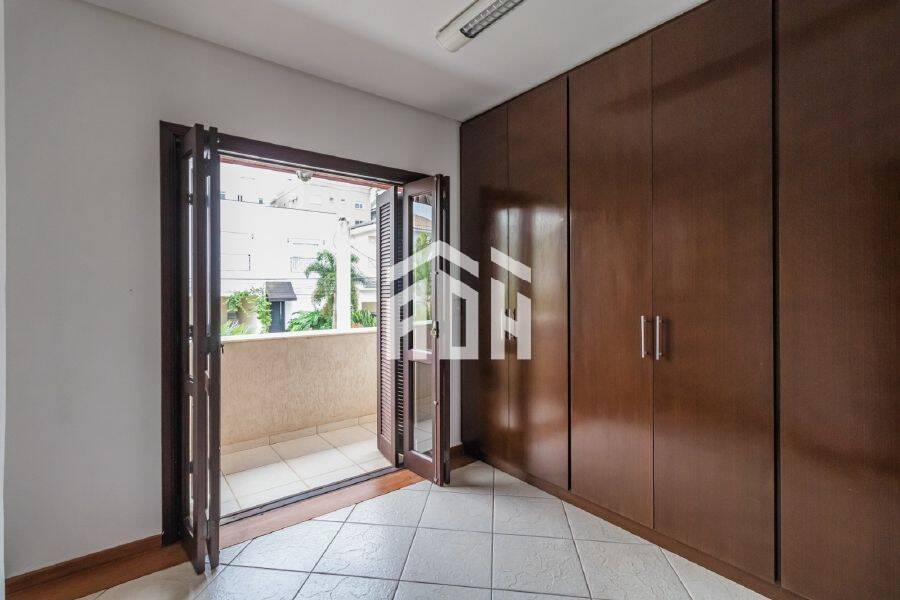 Casa à venda com 5 quartos, 305m² - Foto 6