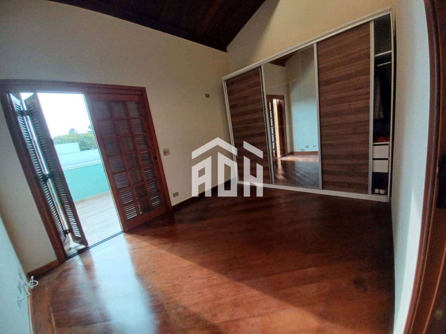 Casa à venda e aluguel com 4 quartos, 320m² - Foto 12