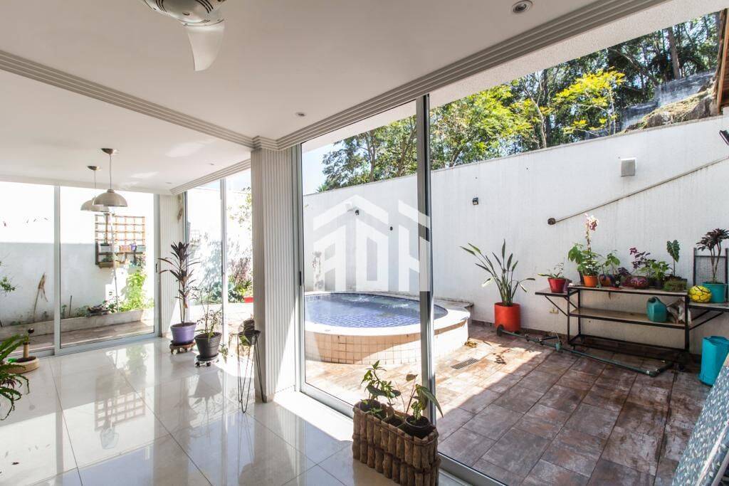 Casa à venda e aluguel com 4 quartos, 318m² - Foto 6