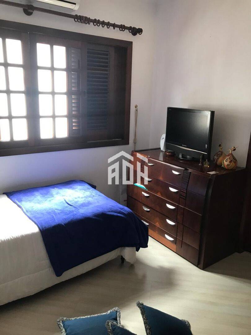 Casa à venda com 7 quartos, 310m² - Foto 2