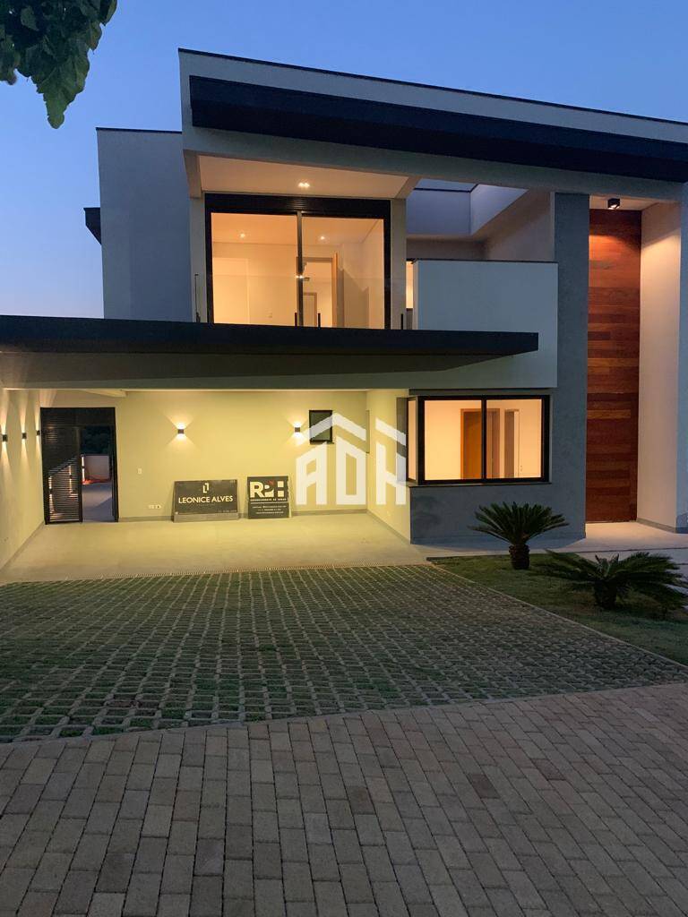 Casa à venda com 4 quartos, 379m² - Foto 1