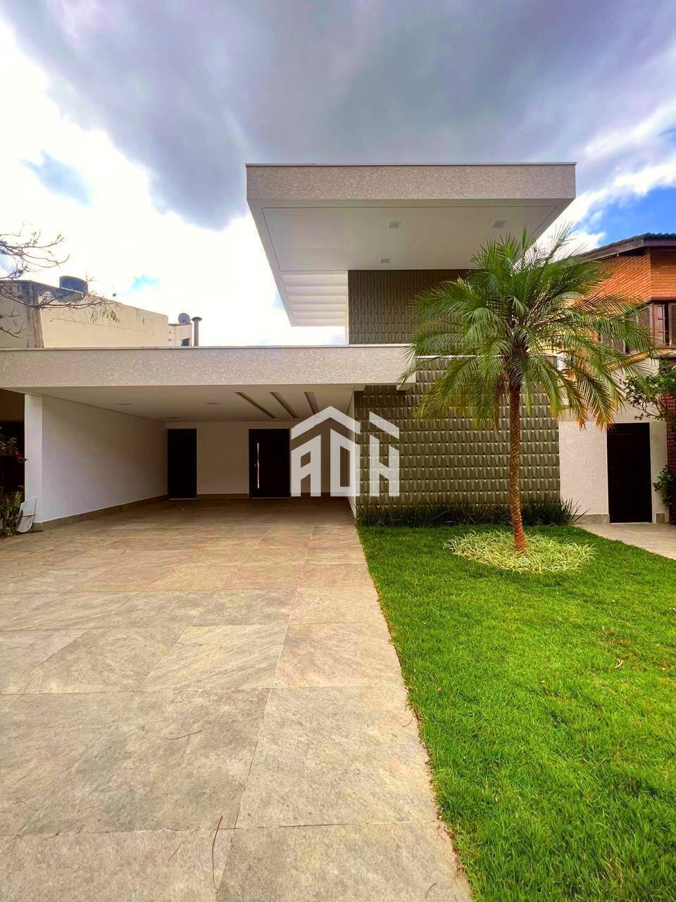 Casa à venda com 3 quartos, 310m² - Foto 1