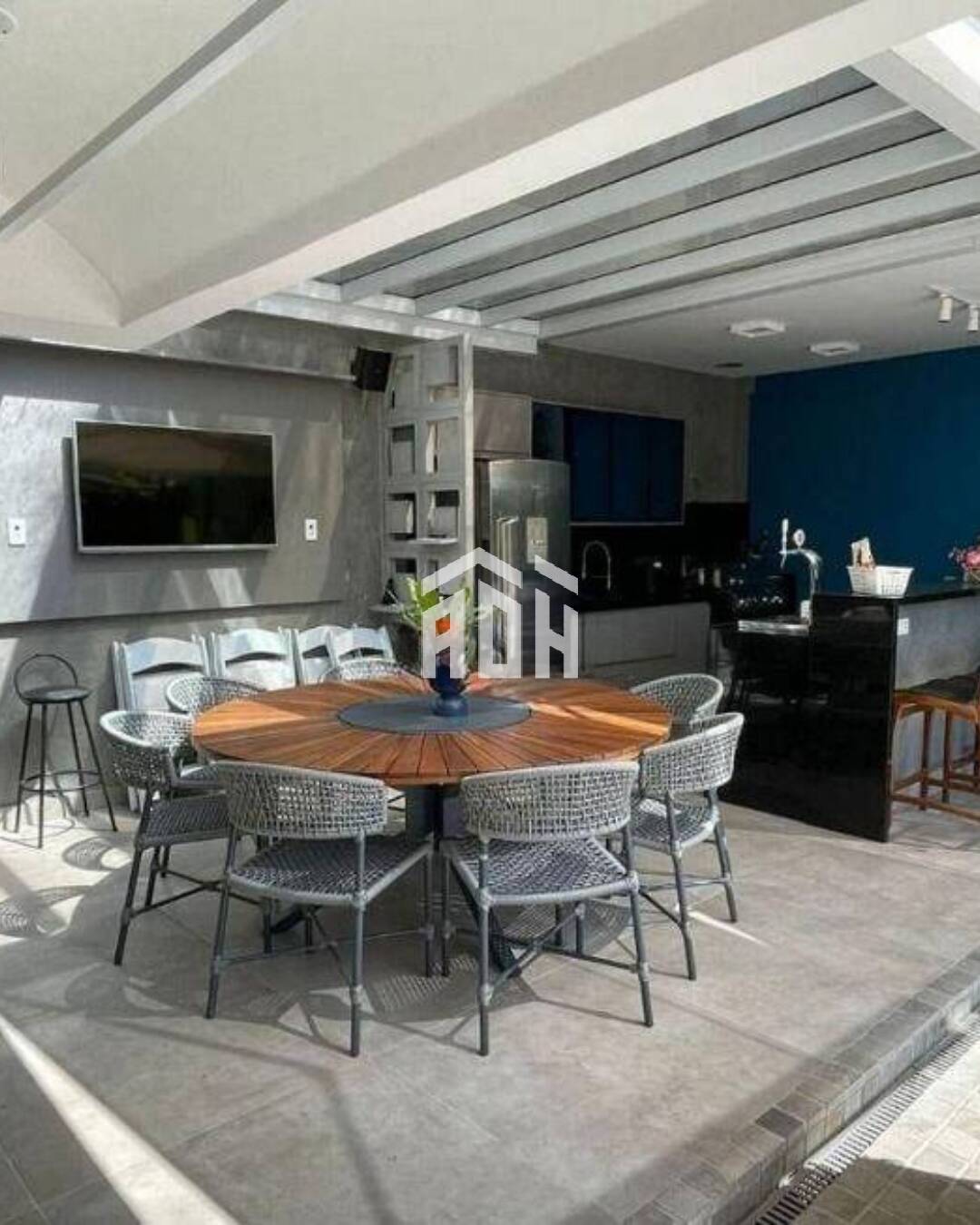 Casa à venda com 3 quartos, 344m² - Foto 2