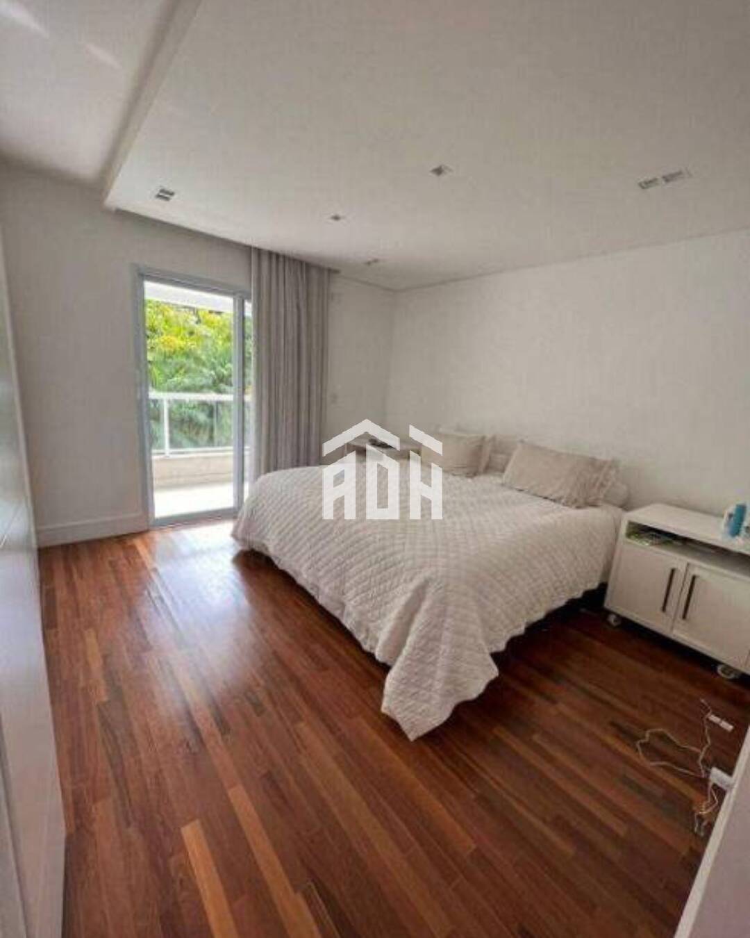 Casa à venda com 3 quartos, 344m² - Foto 12