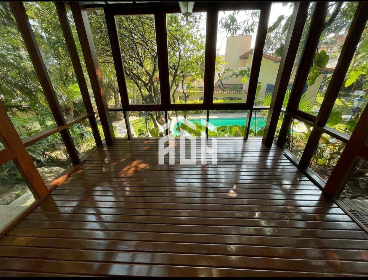 Casa à venda com 3 quartos, 332m² - Foto 2