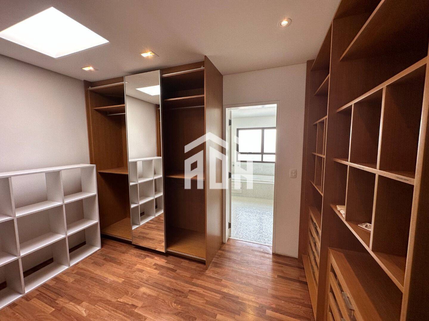 Casa à venda com 4 quartos, 600m² - Foto 9