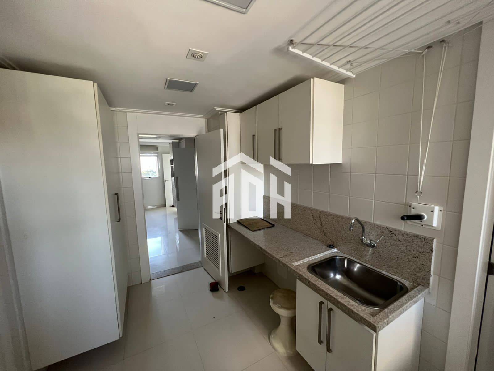 Apartamento à venda com 3 quartos, 267m² - Foto 9