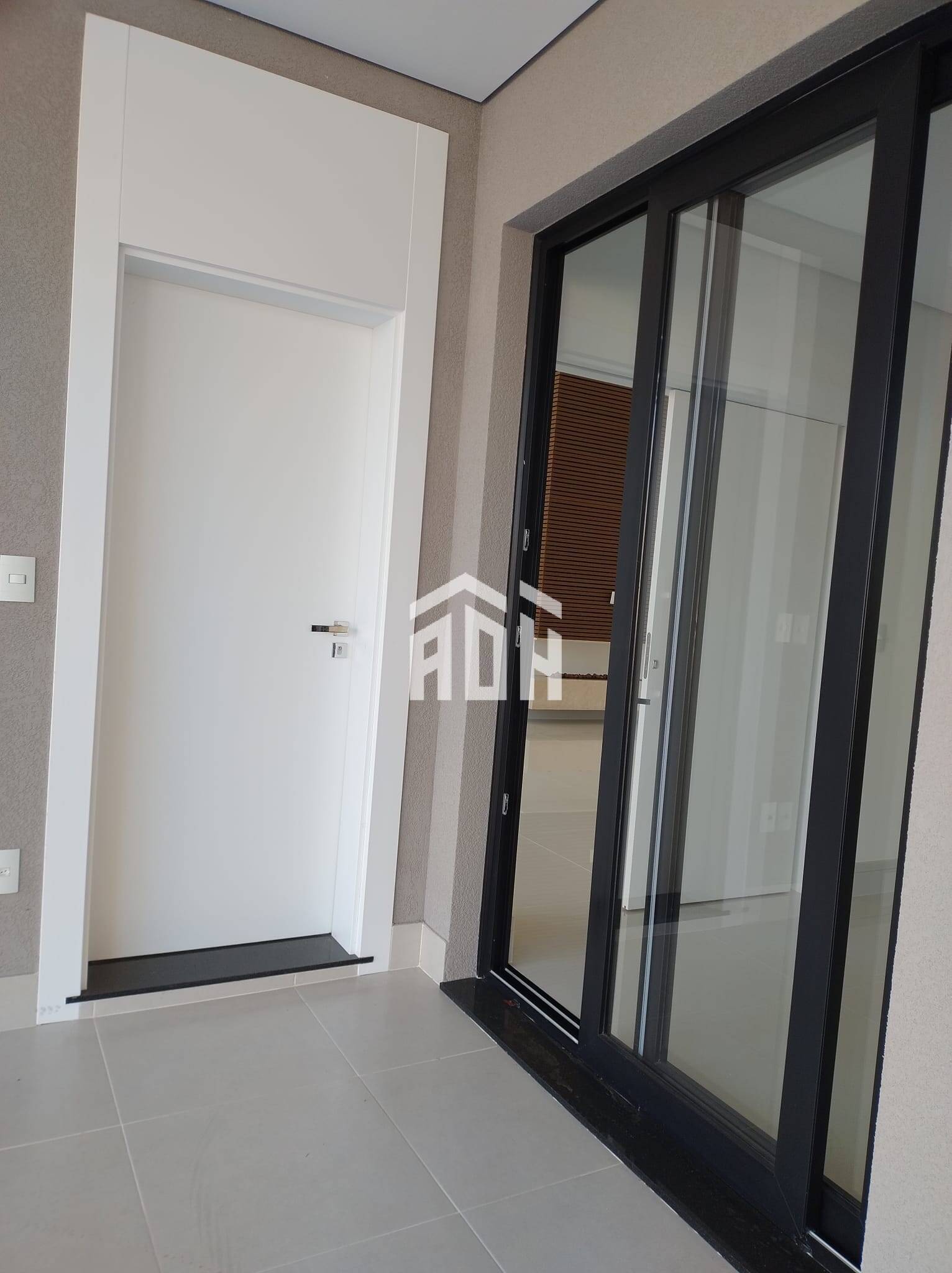 Casa à venda com 4 quartos, 420m² - Foto 2