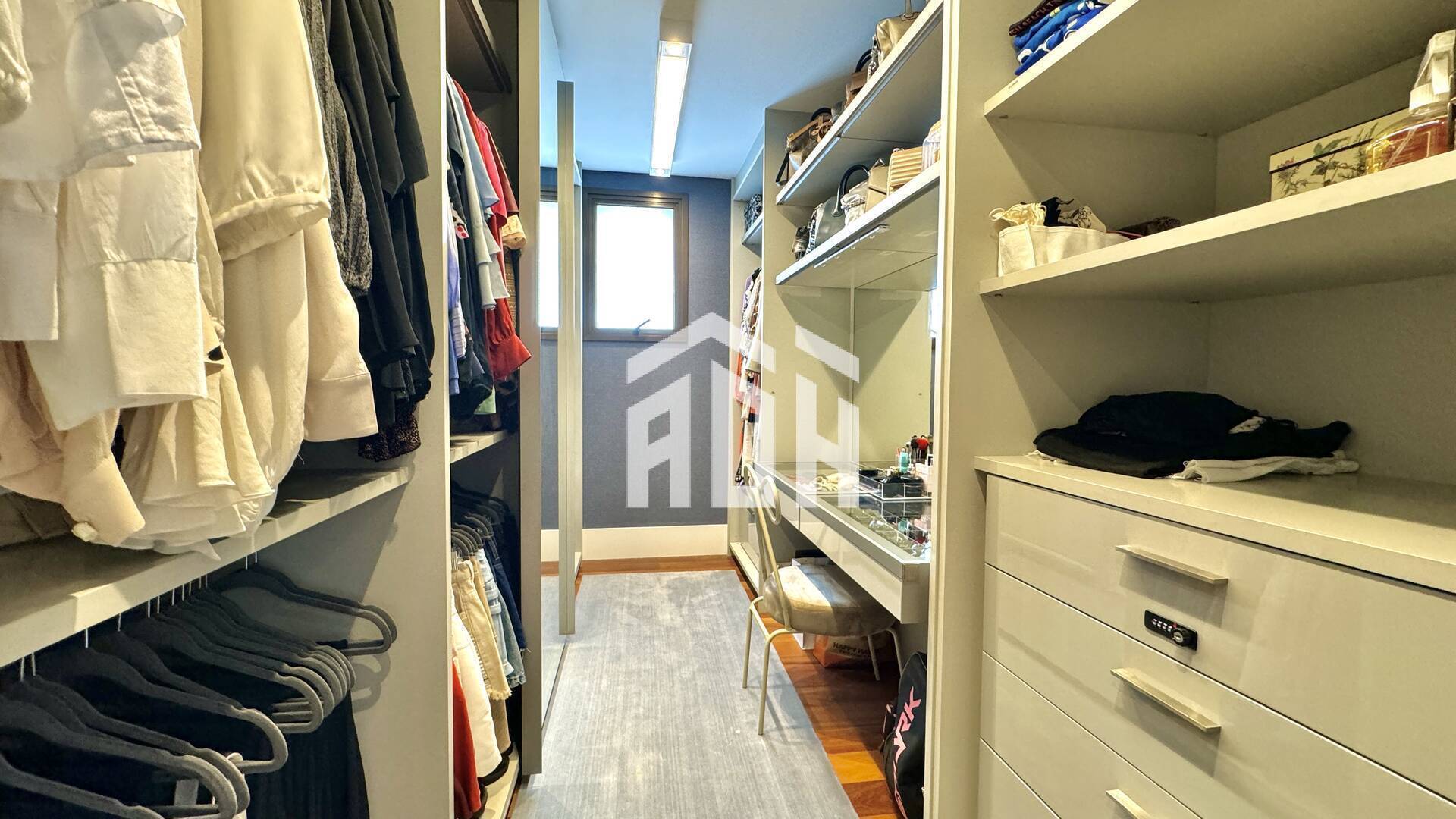 Apartamento à venda com 3 quartos, 285m² - Foto 4