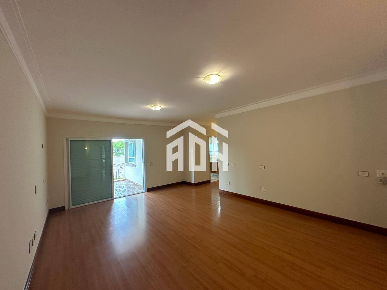 Casa à venda com 4 quartos, 660m² - Foto 3