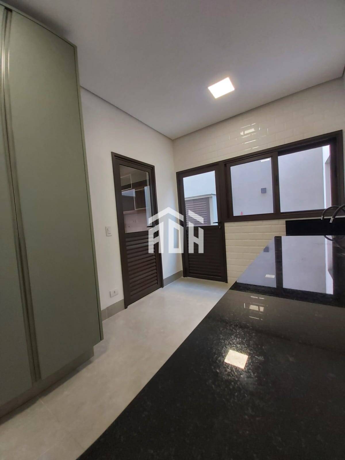 Casa à venda com 4 quartos, 349m² - Foto 3