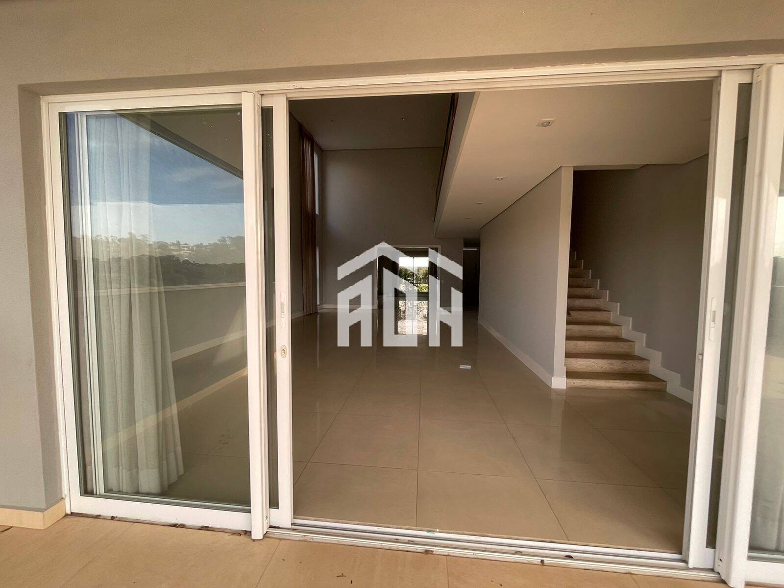 Casa à venda com 4 quartos, 600m² - Foto 9