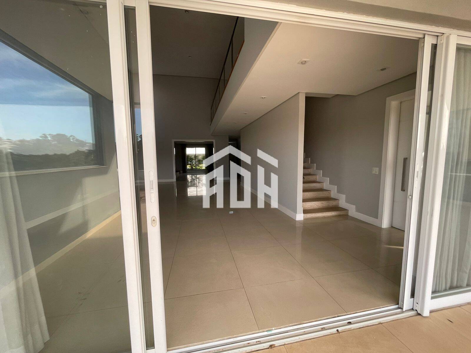 Casa à venda com 4 quartos, 600m² - Foto 8