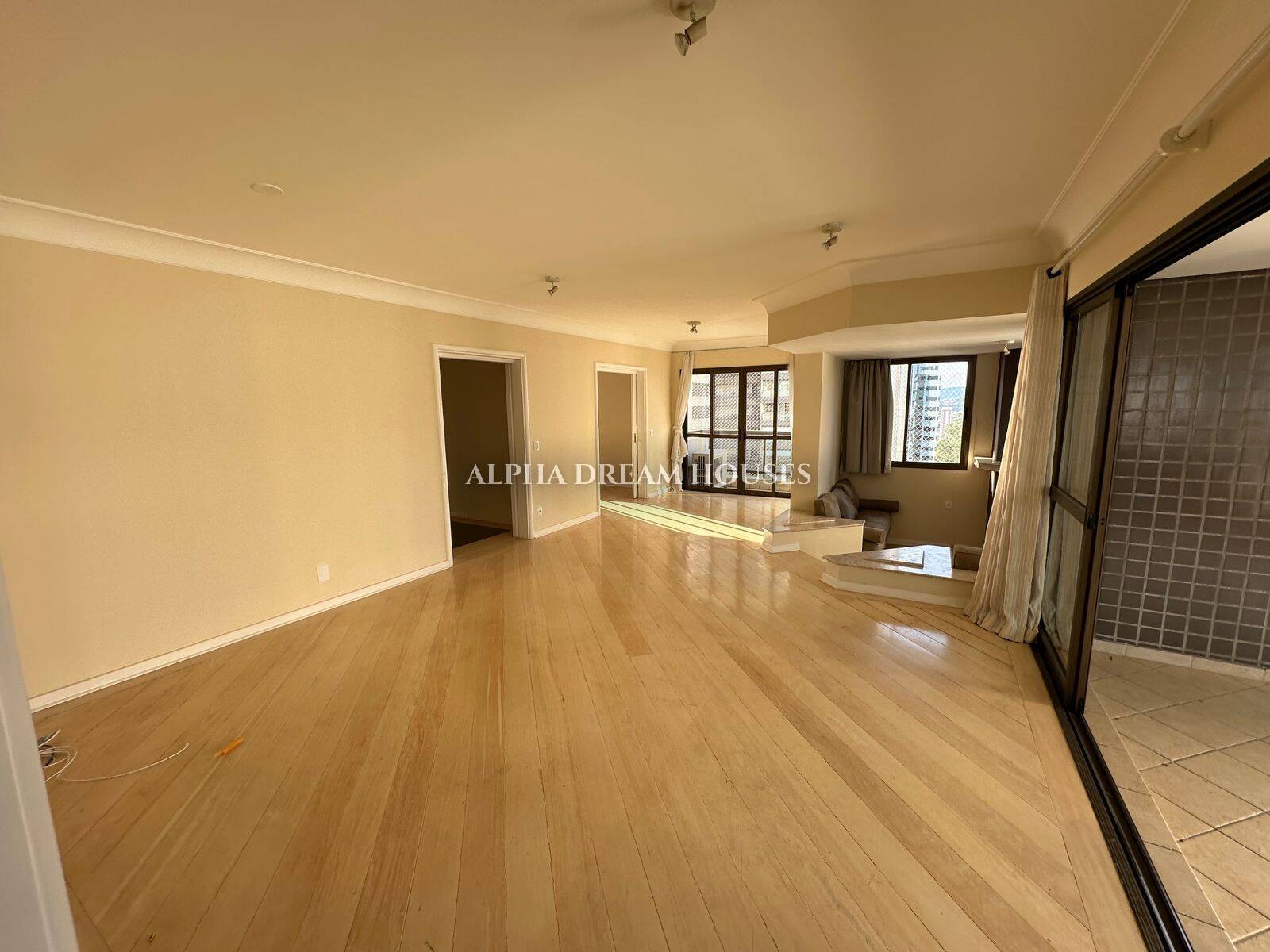 Apartamento para alugar com 4 quartos, 285m² - Foto 1