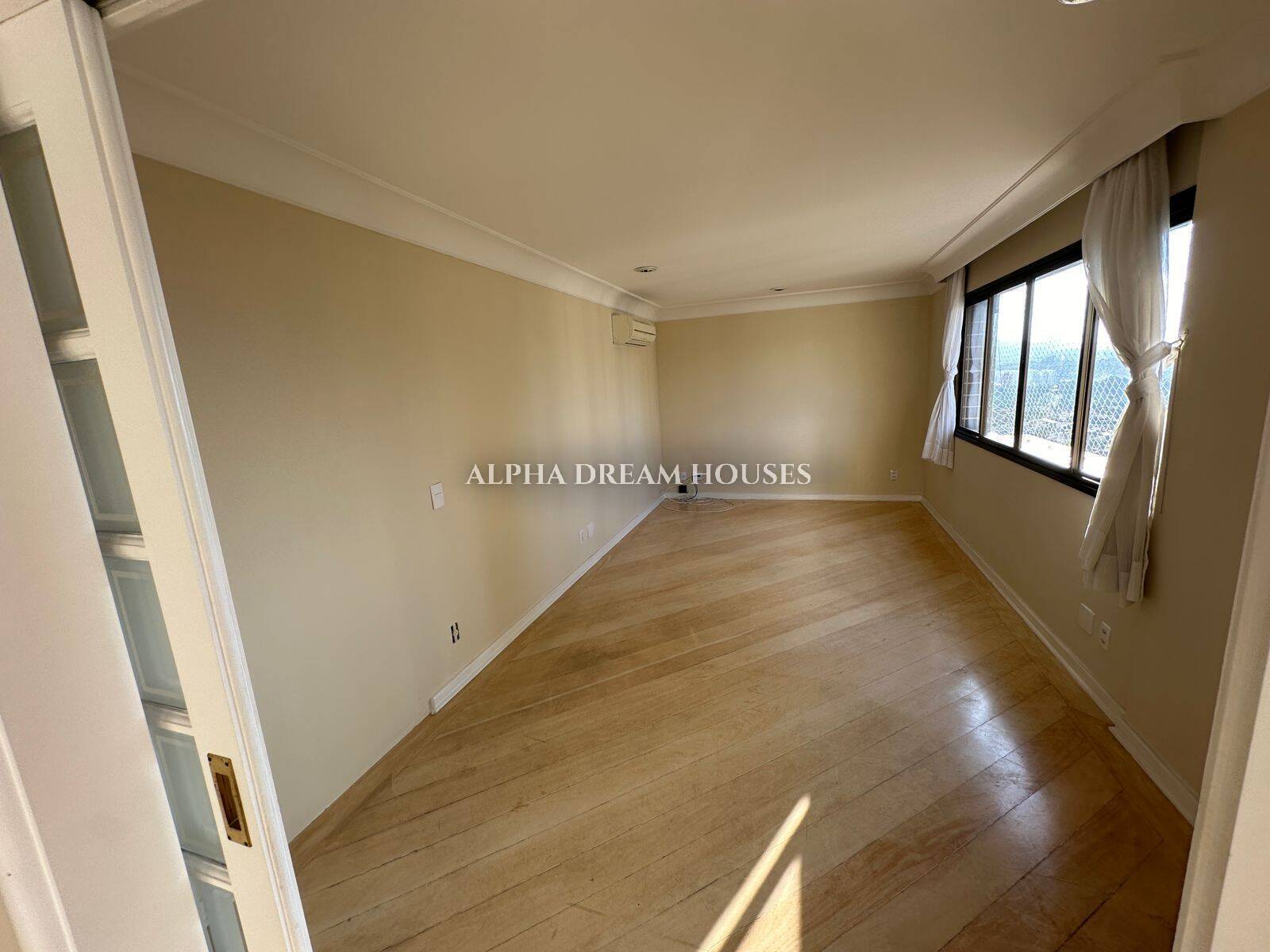 Apartamento para alugar com 4 quartos, 285m² - Foto 6