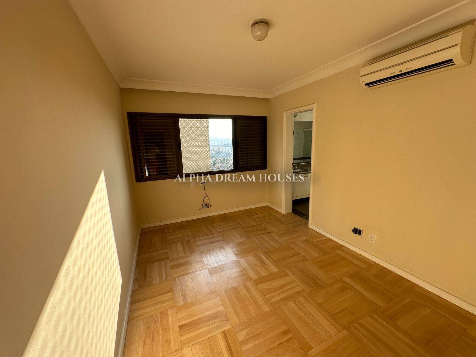 Apartamento para alugar com 4 quartos, 285m² - Foto 8