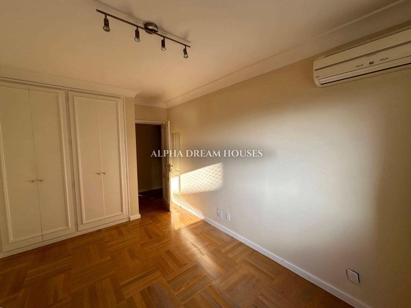 Apartamento para alugar com 4 quartos, 285m² - Foto 9