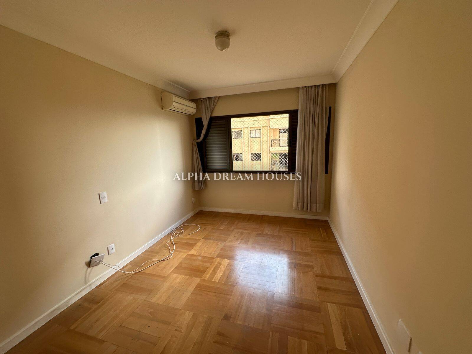 Apartamento para alugar com 4 quartos, 285m² - Foto 10