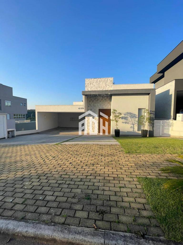 Casa à venda com 3 quartos, 220m² - Foto 1