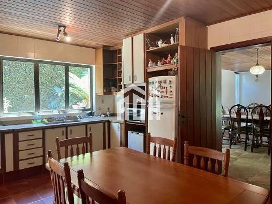 Casa à venda com 3 quartos, 310m² - Foto 9