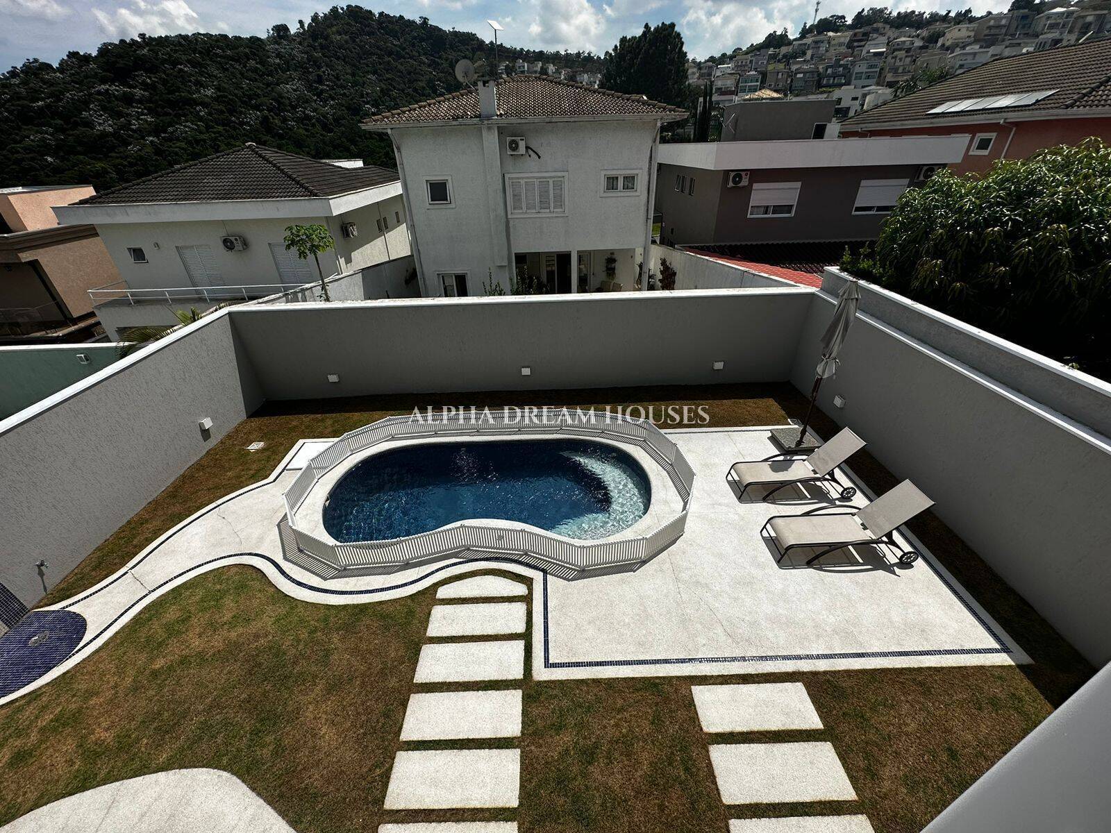 Casa à venda com 3 quartos, 306m² - Foto 9