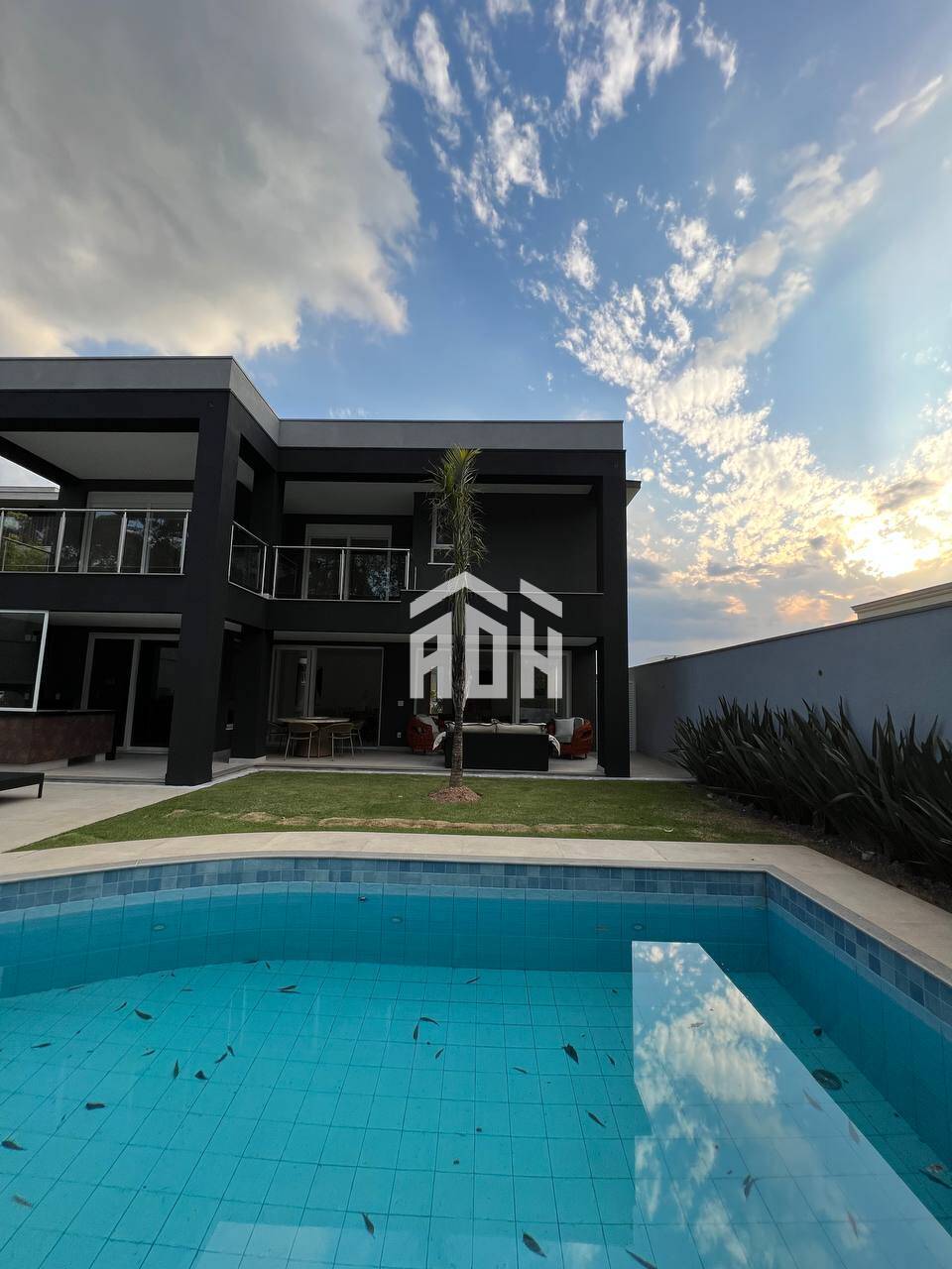 Casa à venda e aluguel com 4 quartos, 520m² - Foto 2