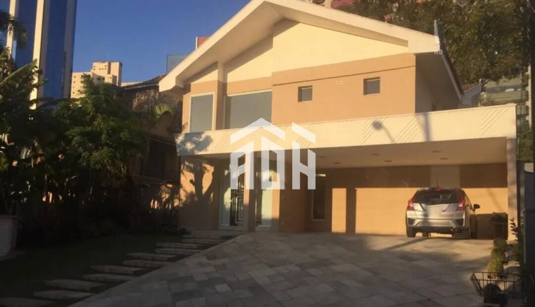 Casa à venda com 4 quartos, 480m² - Foto 1