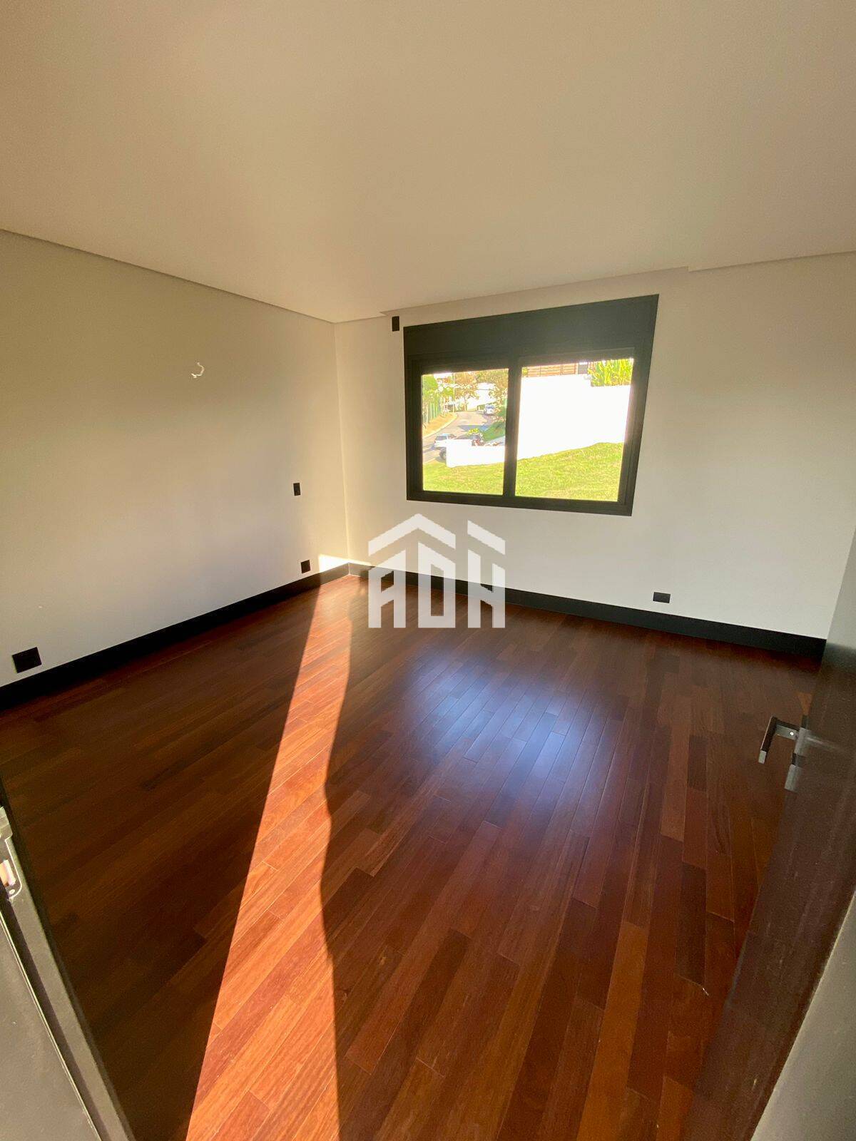 Casa à venda com 4 quartos, 566m² - Foto 25