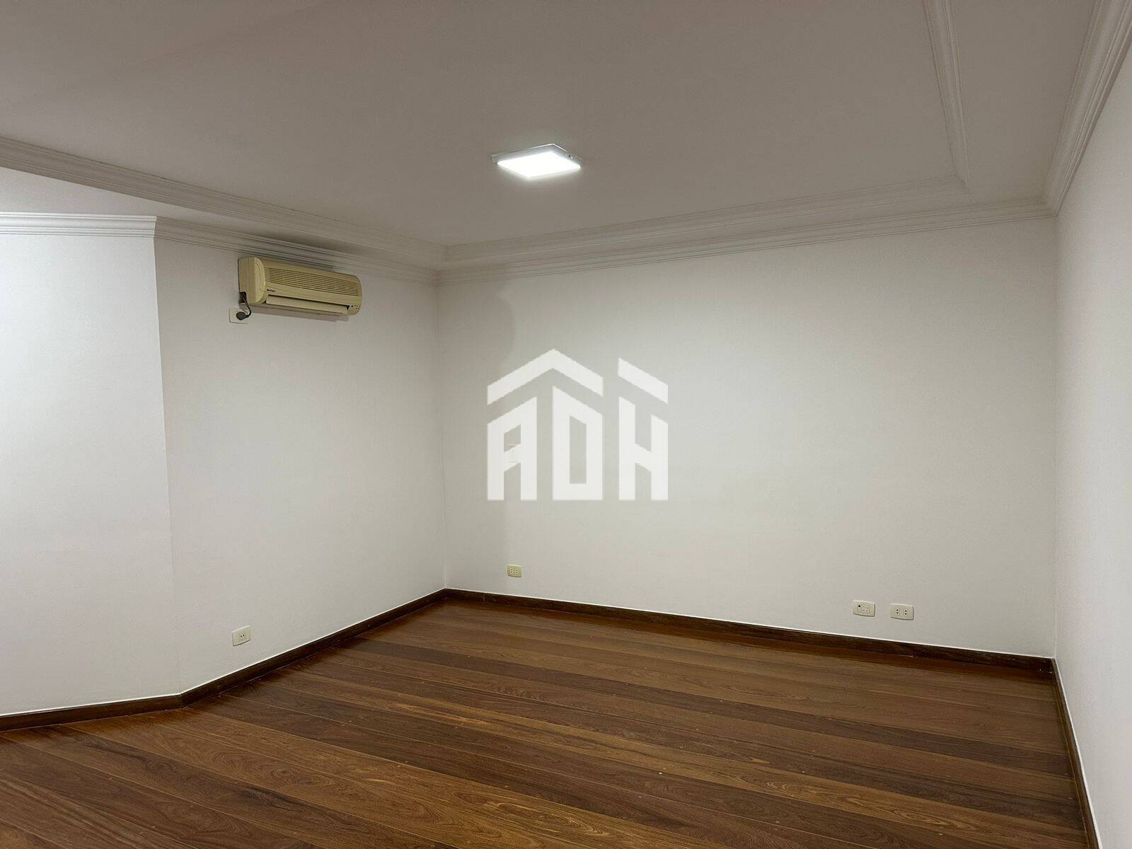 Casa para alugar com 4 quartos, 430m² - Foto 13