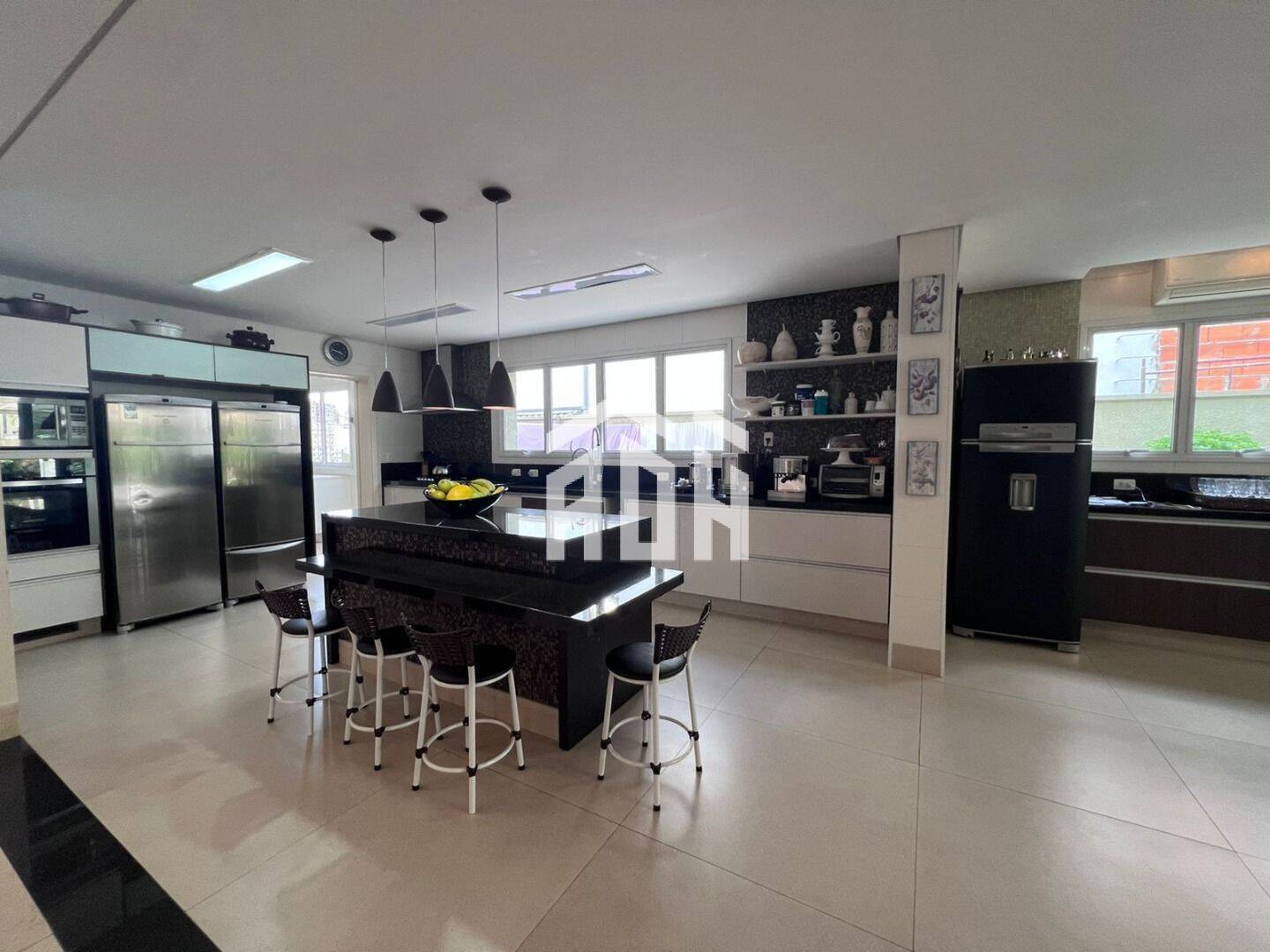 Casa à venda e aluguel com 3 quartos, 500m² - Foto 5