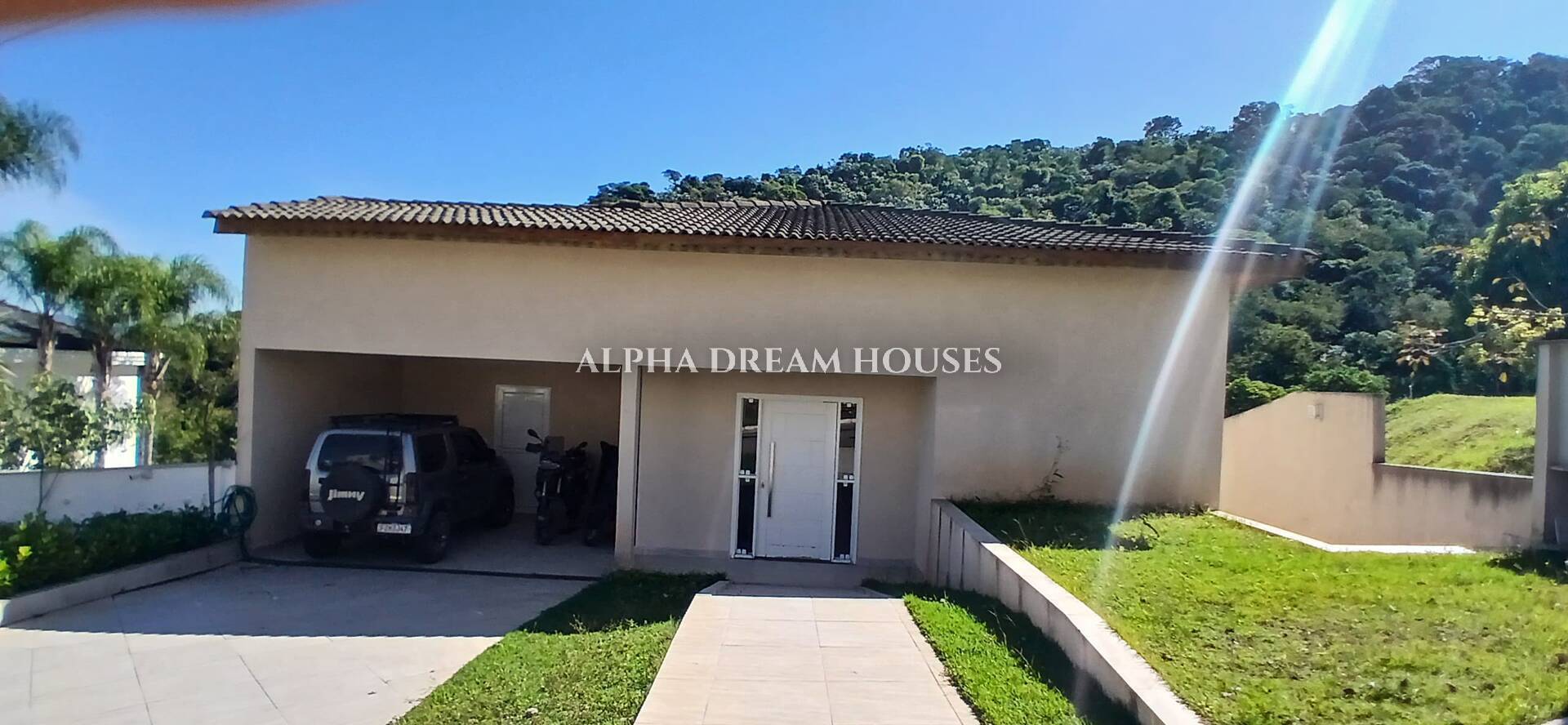 Casa para alugar com 3 quartos, 280m² - Foto 1