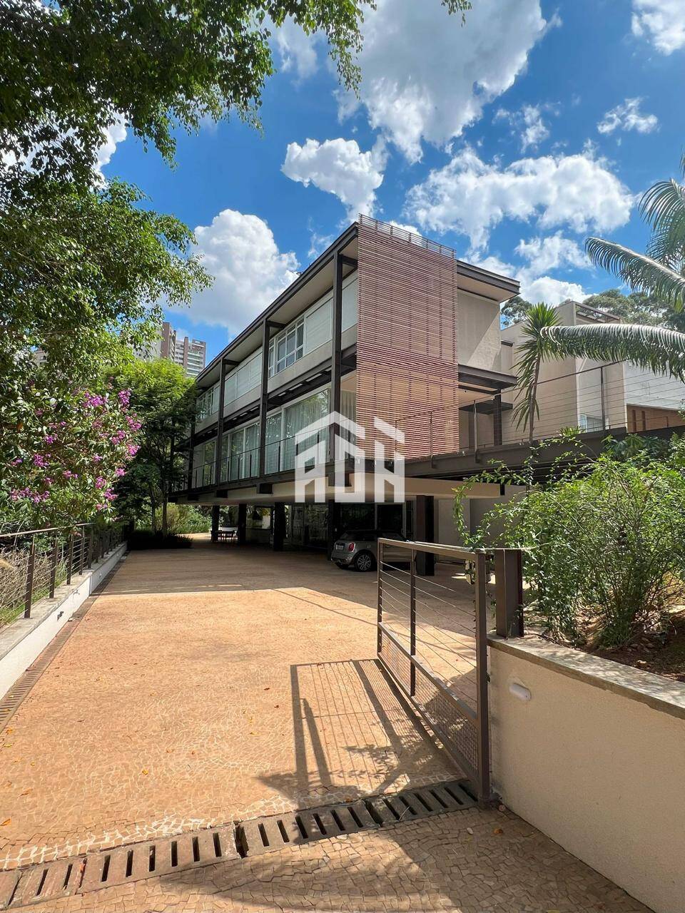 Casa à venda com 5 quartos, 890m² - Foto 1