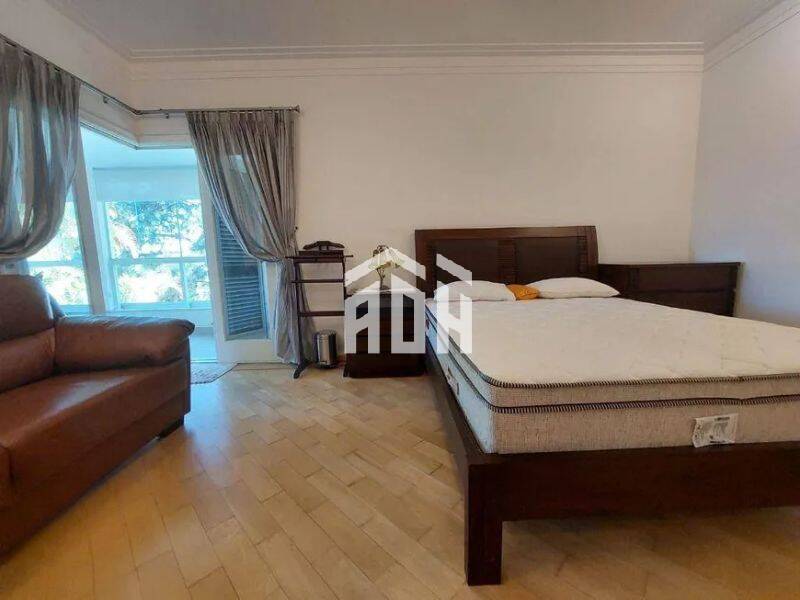 Casa à venda com 4 quartos, 600m² - Foto 2