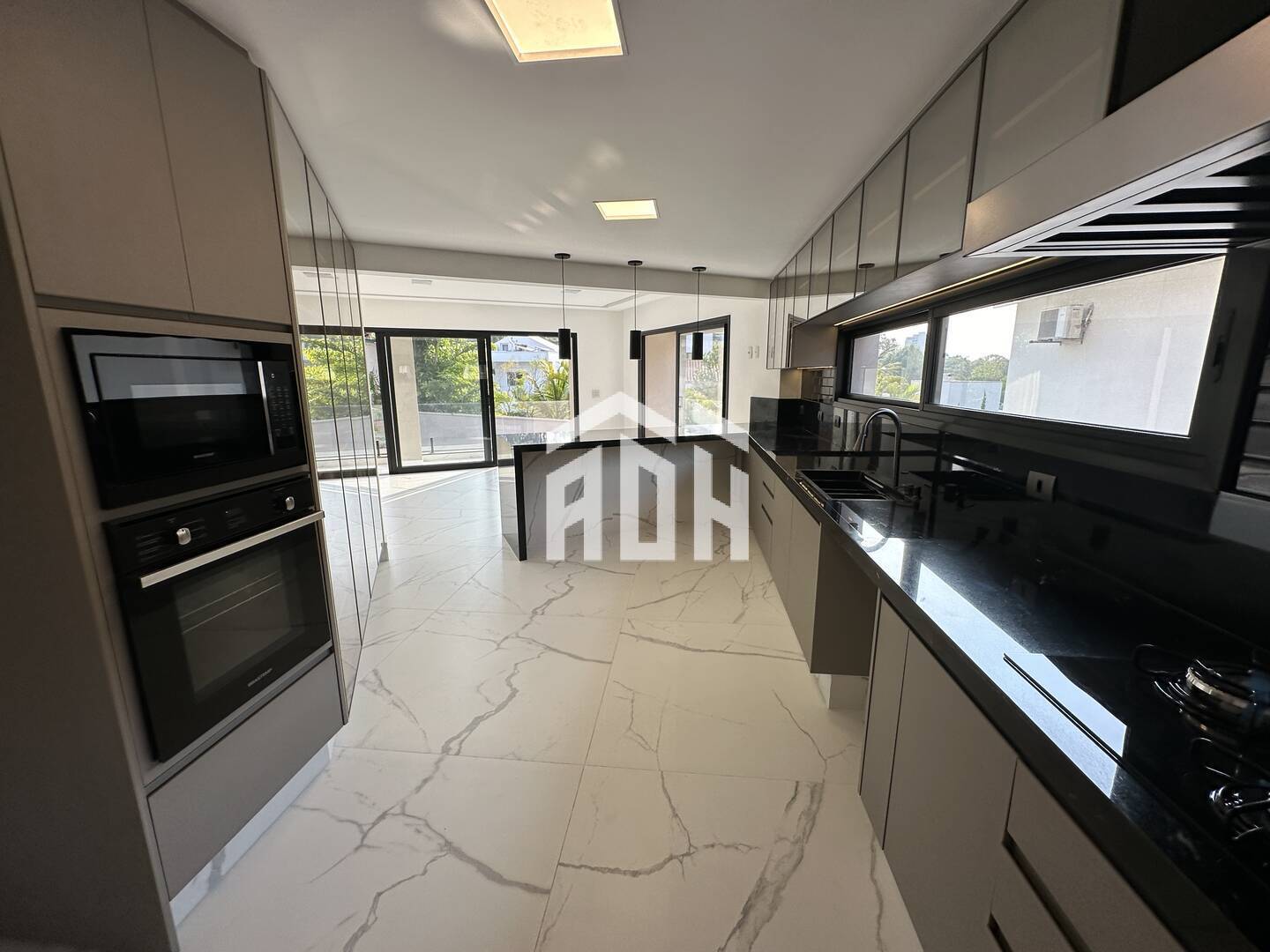 Casa à venda com 4 quartos, 640m² - Foto 7