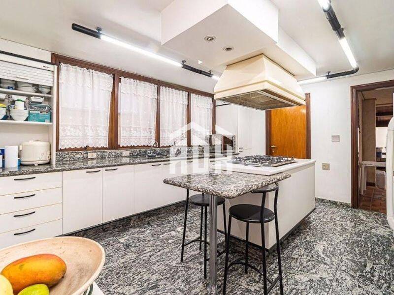 Casa à venda e aluguel com 4 quartos, 650m² - Foto 9