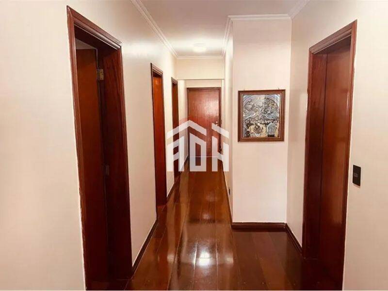 Casa para alugar com 4 quartos, 560m² - Foto 2