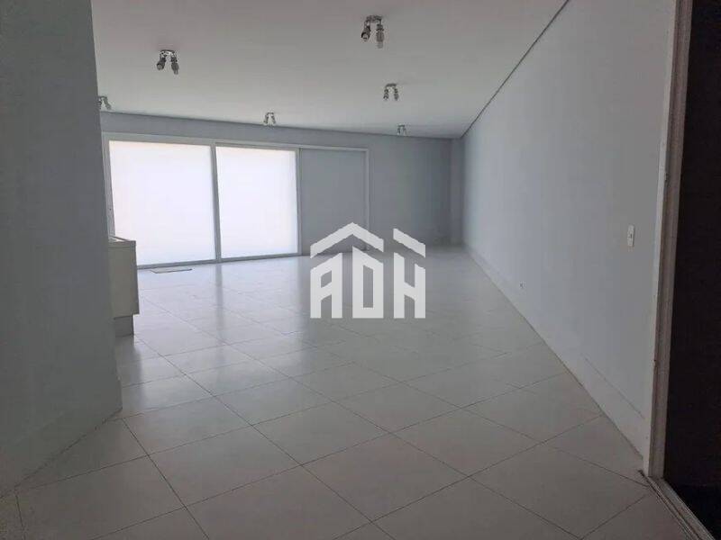 Casa para alugar com 4 quartos, 1500m² - Foto 3