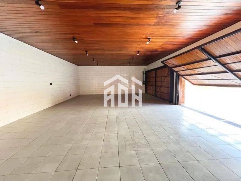 Casa para alugar com 4 quartos, 600m² - Foto 13