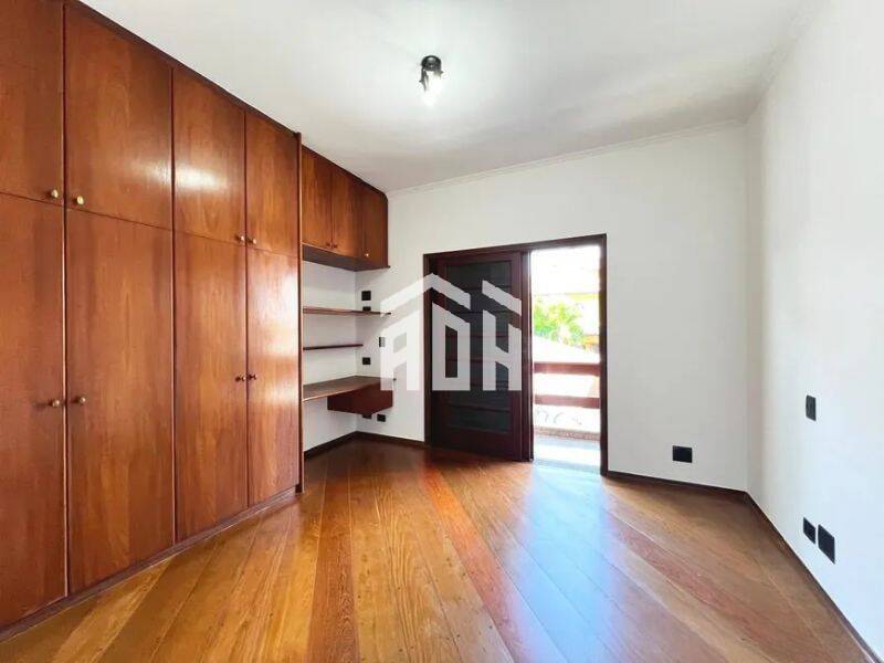 Casa para alugar com 4 quartos, 600m² - Foto 11