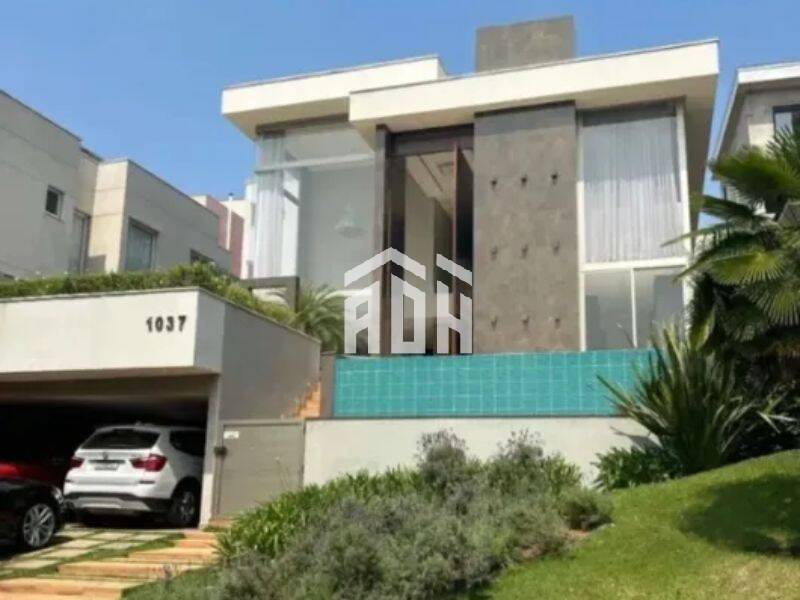 Casa para alugar com 4 quartos, 302m² - Foto 1