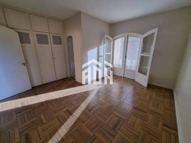 Casa à venda com 3 quartos, 350m² - Foto 4