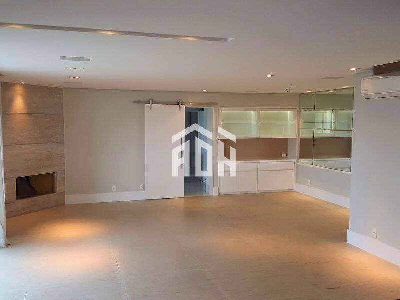 Apartamento para alugar com 3 quartos, 202m² - Foto 1