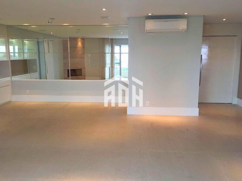 Apartamento para alugar com 3 quartos, 202m² - Foto 3