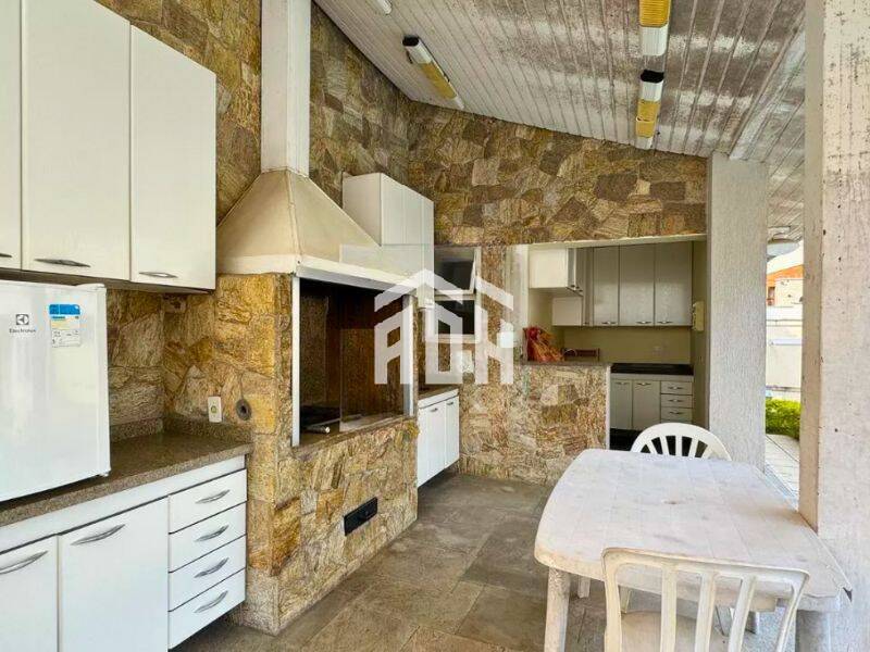 Casa à venda com 4 quartos, 600m² - Foto 4