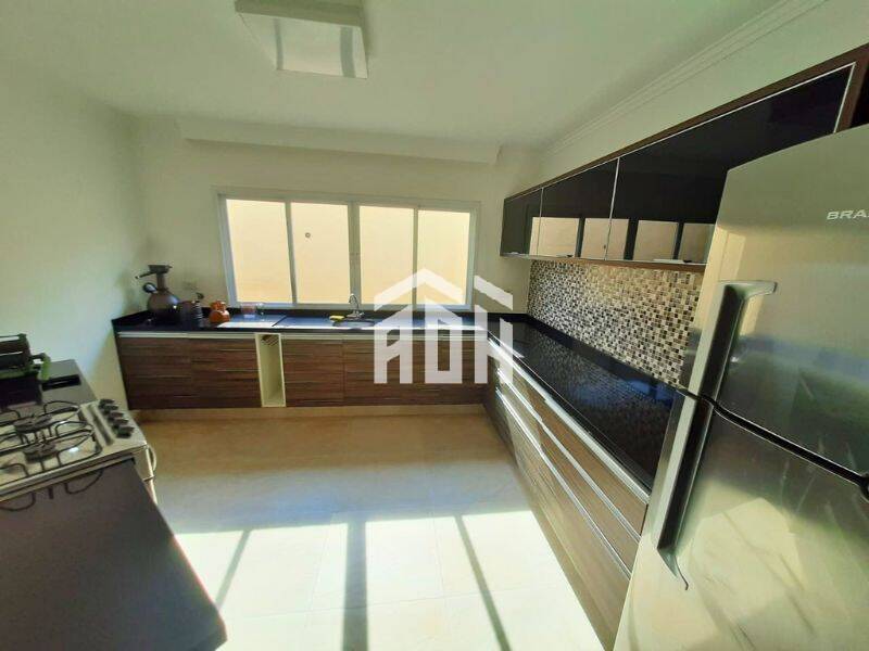 Casa à venda com 4 quartos, 600m² - Foto 8